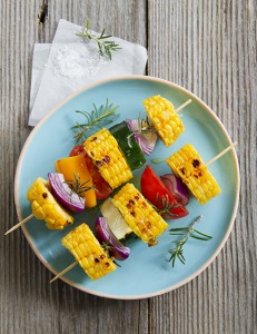 Corn grilled with vegetables.