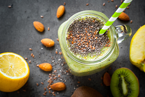 Green smoothie with seeds
